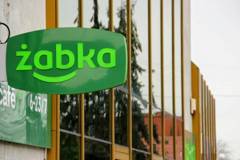 Żabka: 25 000 zł to mit? Ile realnie zarobisz jako ajent!